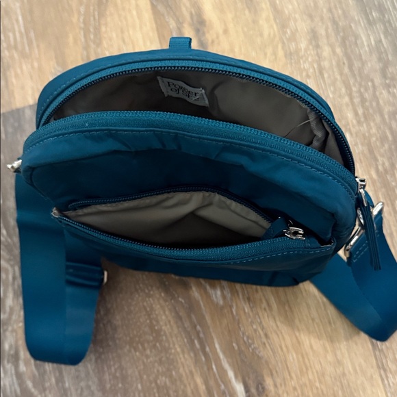 Athleta All About Vertical Crossbody Bag - Picture 7 of 8